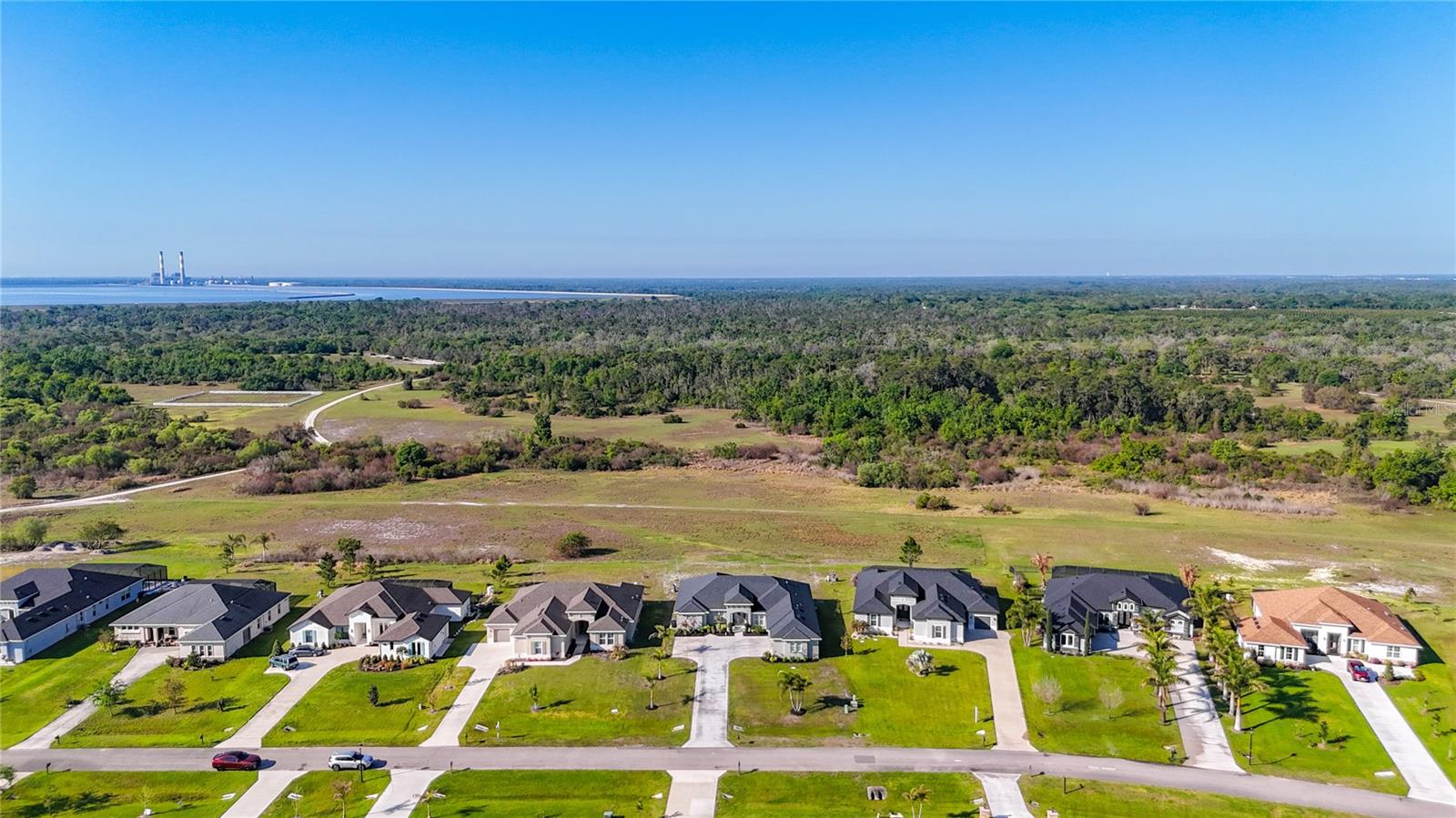 Listing photo id 66 for 5216 Lake Venice Drive