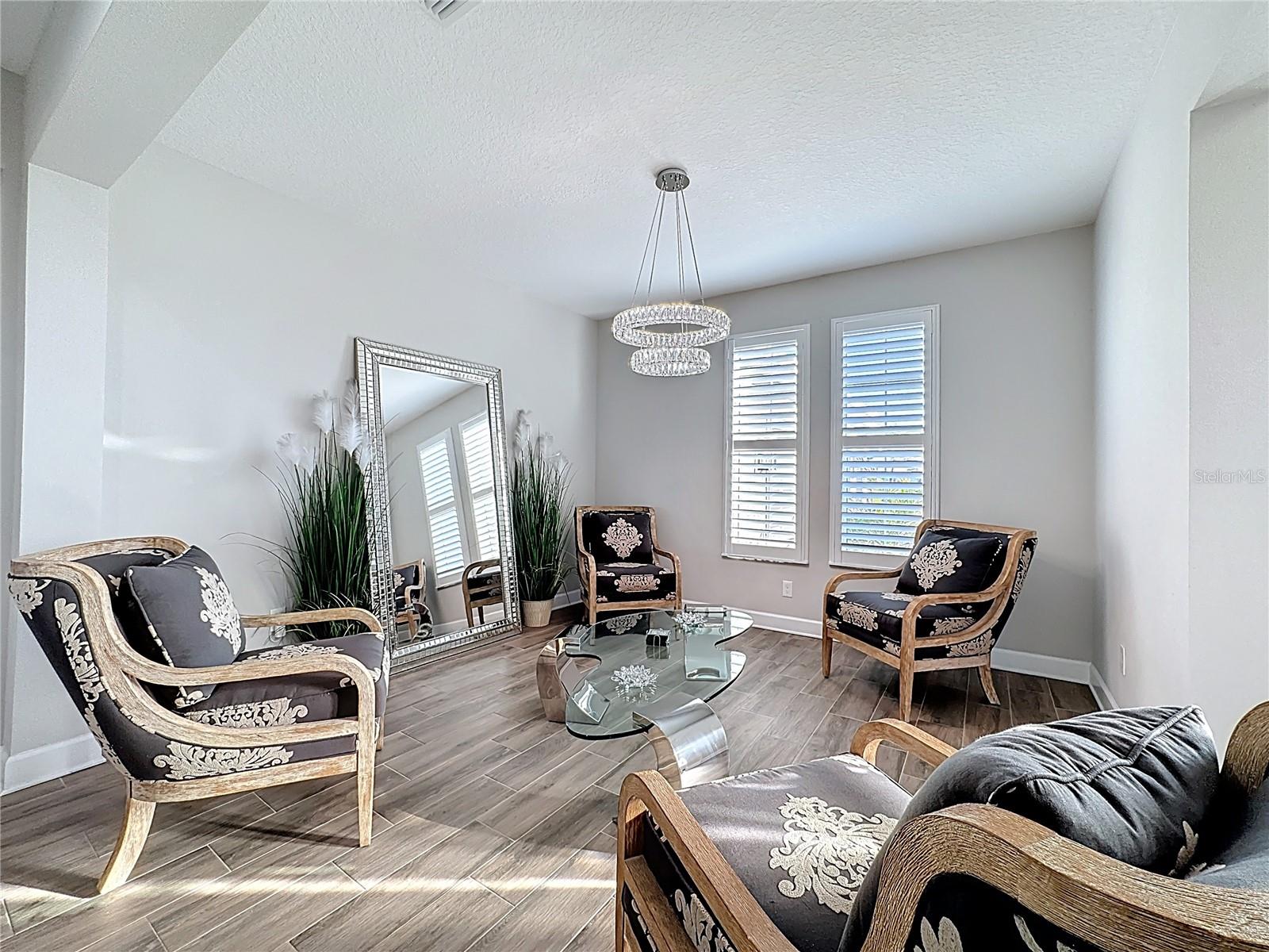 Listing photo id 5 for 5216 Lake Venice Drive