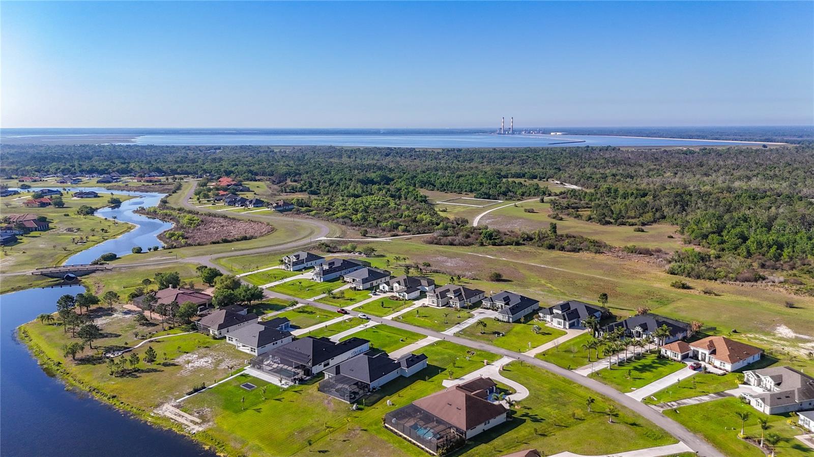 Listing photo id 70 for 5216 Lake Venice Drive