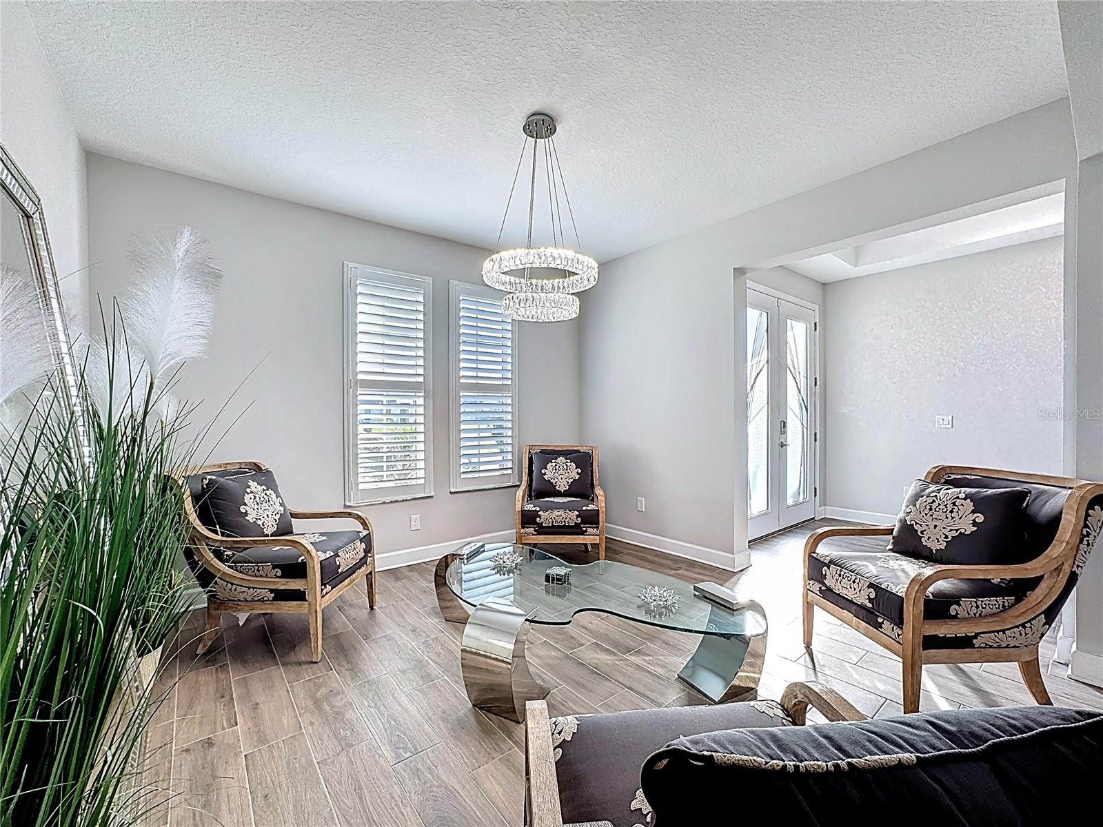 Listing photo id 6 for 5216 Lake Venice Drive