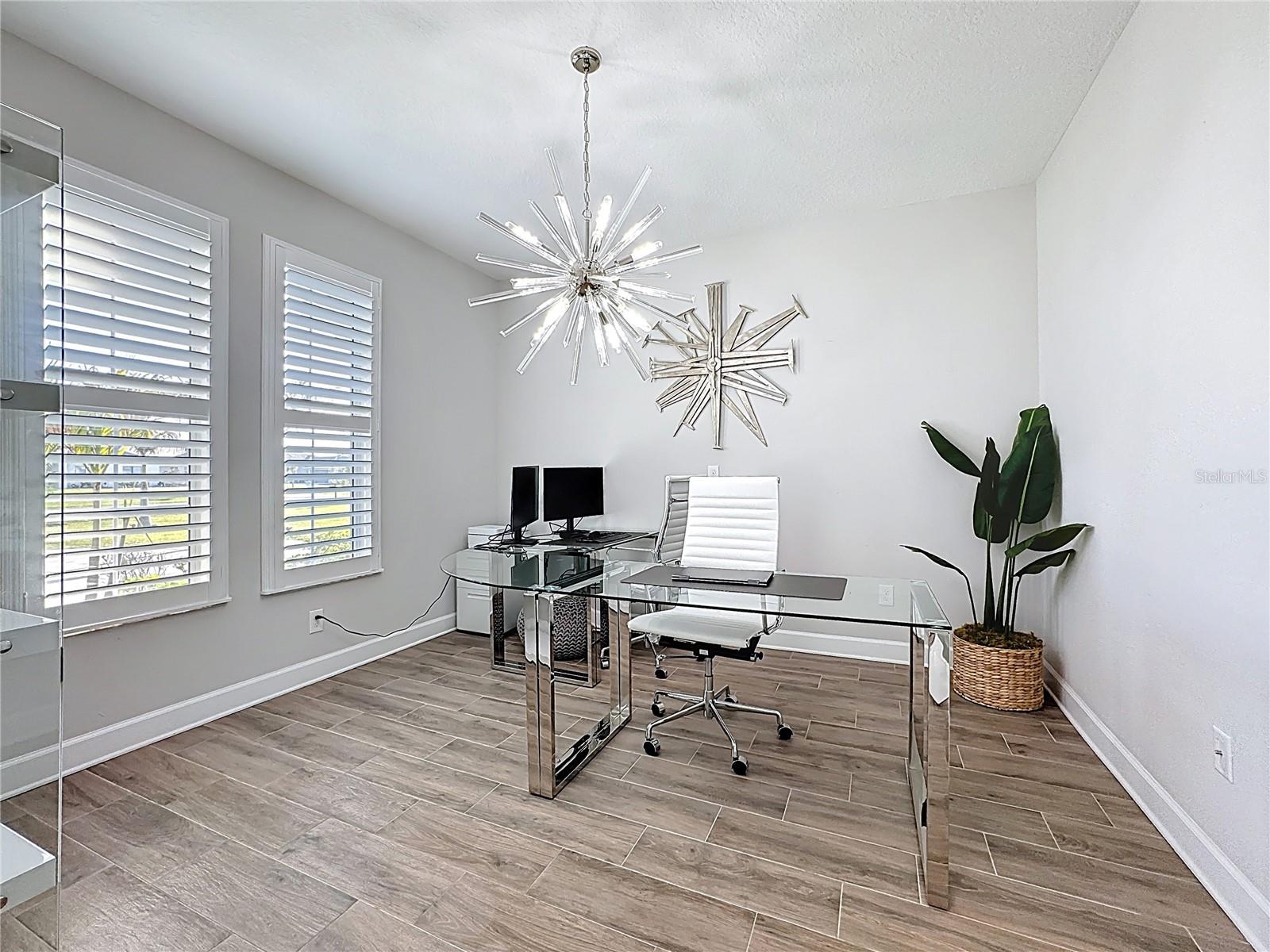 Listing photo id 7 for 5216 Lake Venice Drive