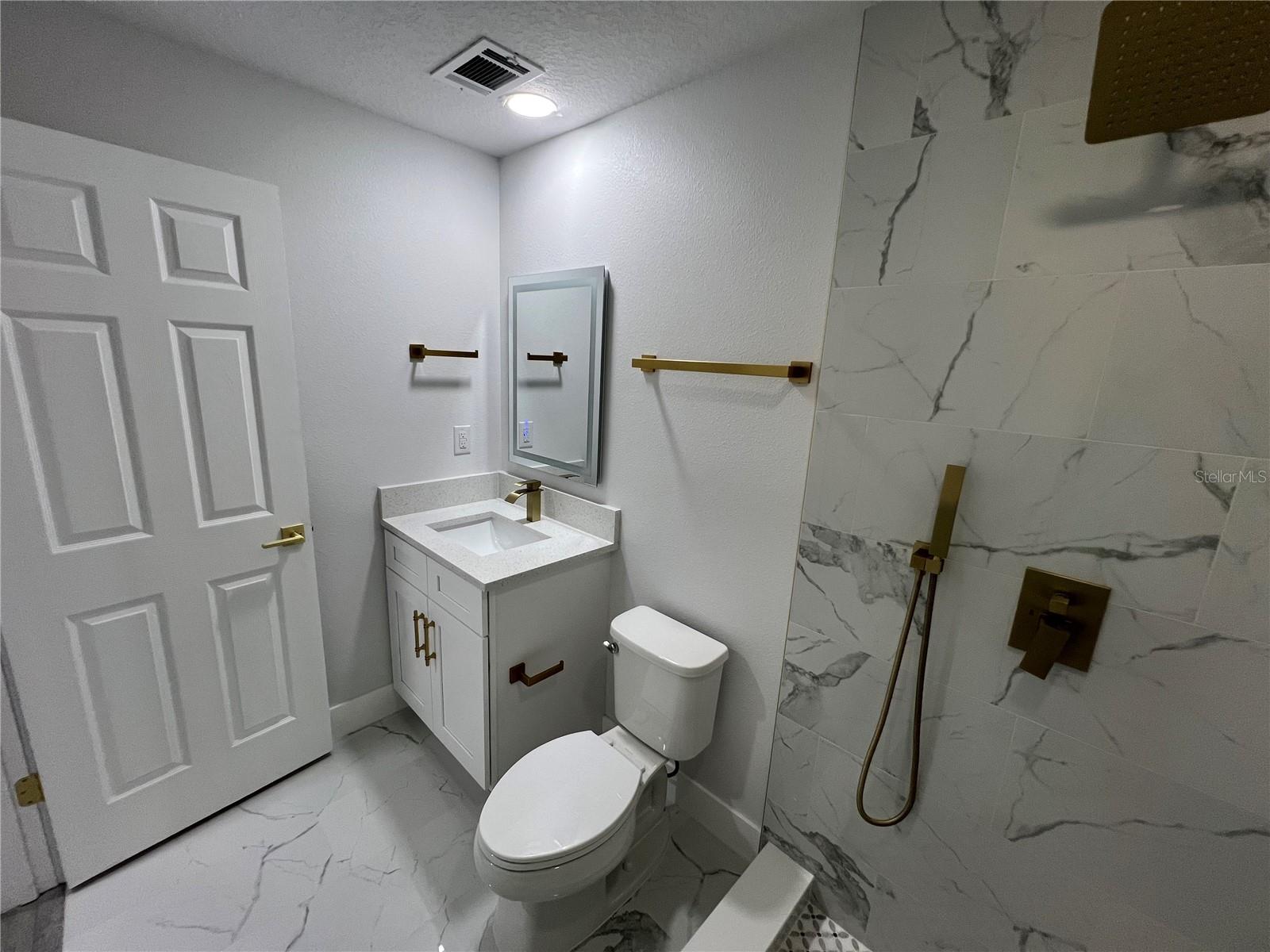 Listing photo id 9 for 4210 River Hills Drive