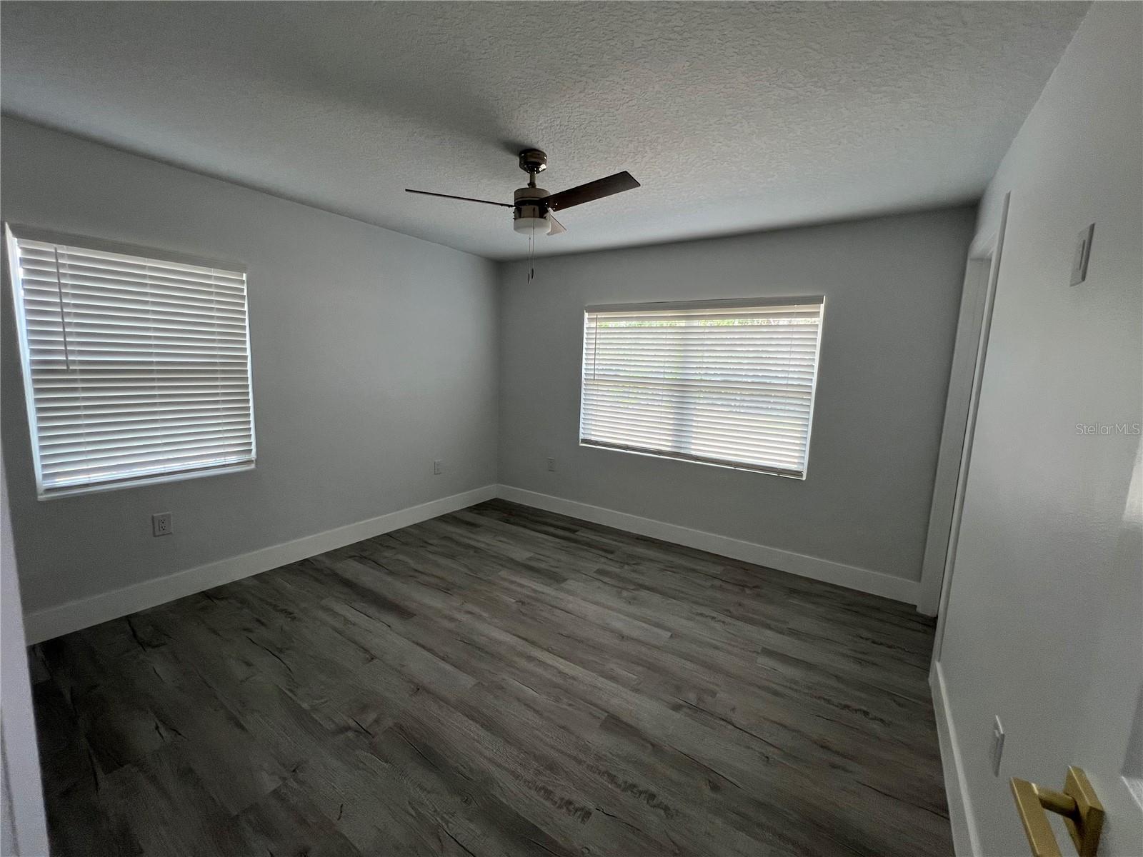 Listing photo id 11 for 4210 River Hills Drive