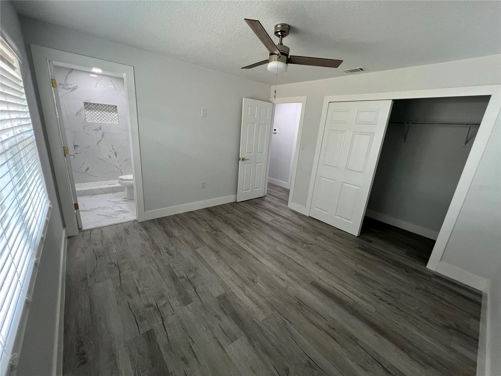 Listing photo id 12 for 4210 River Hills Drive