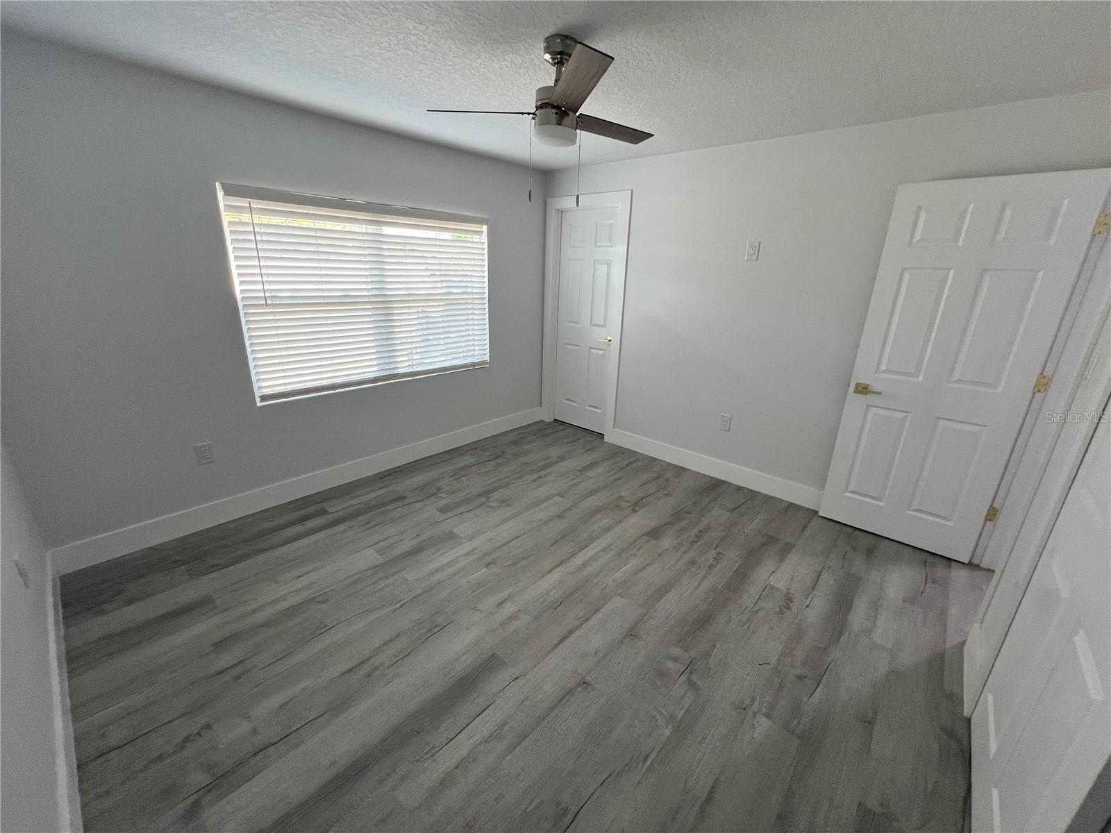 Listing photo id 13 for 4210 River Hills Drive