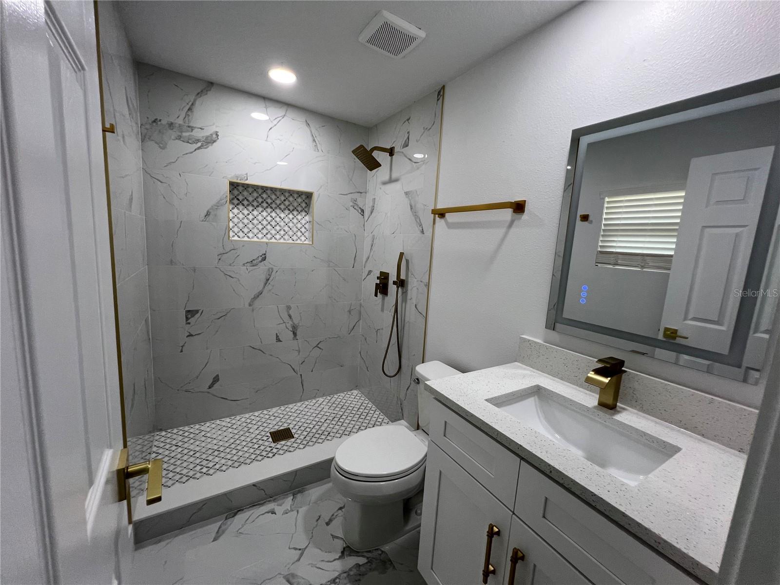 Listing photo id 16 for 4210 River Hills Drive