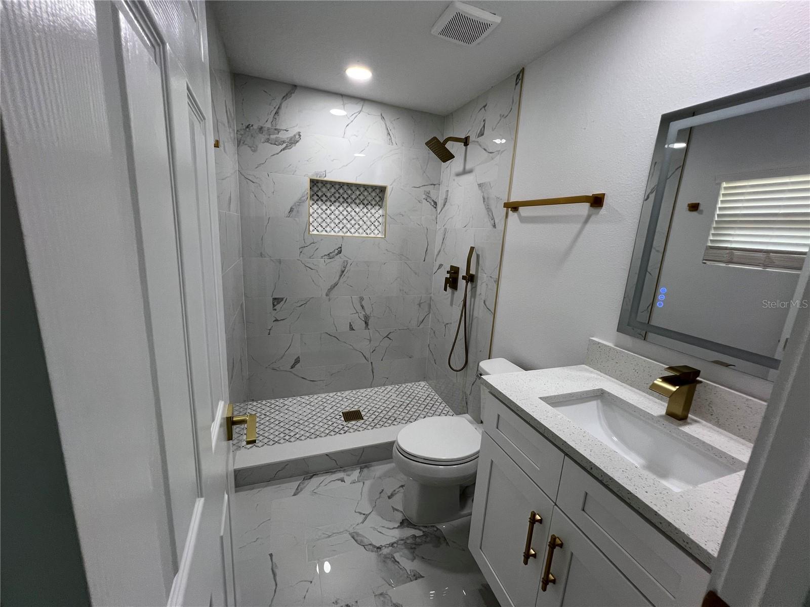 Listing photo id 17 for 4210 River Hills Drive