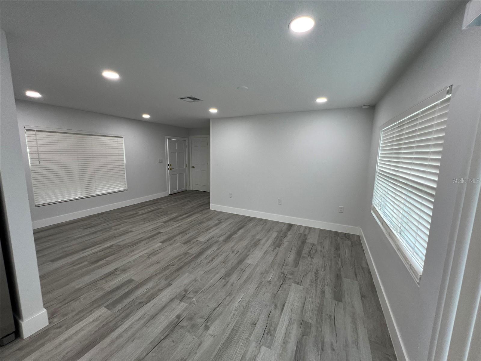 Listing photo id 18 for 4210 River Hills Drive