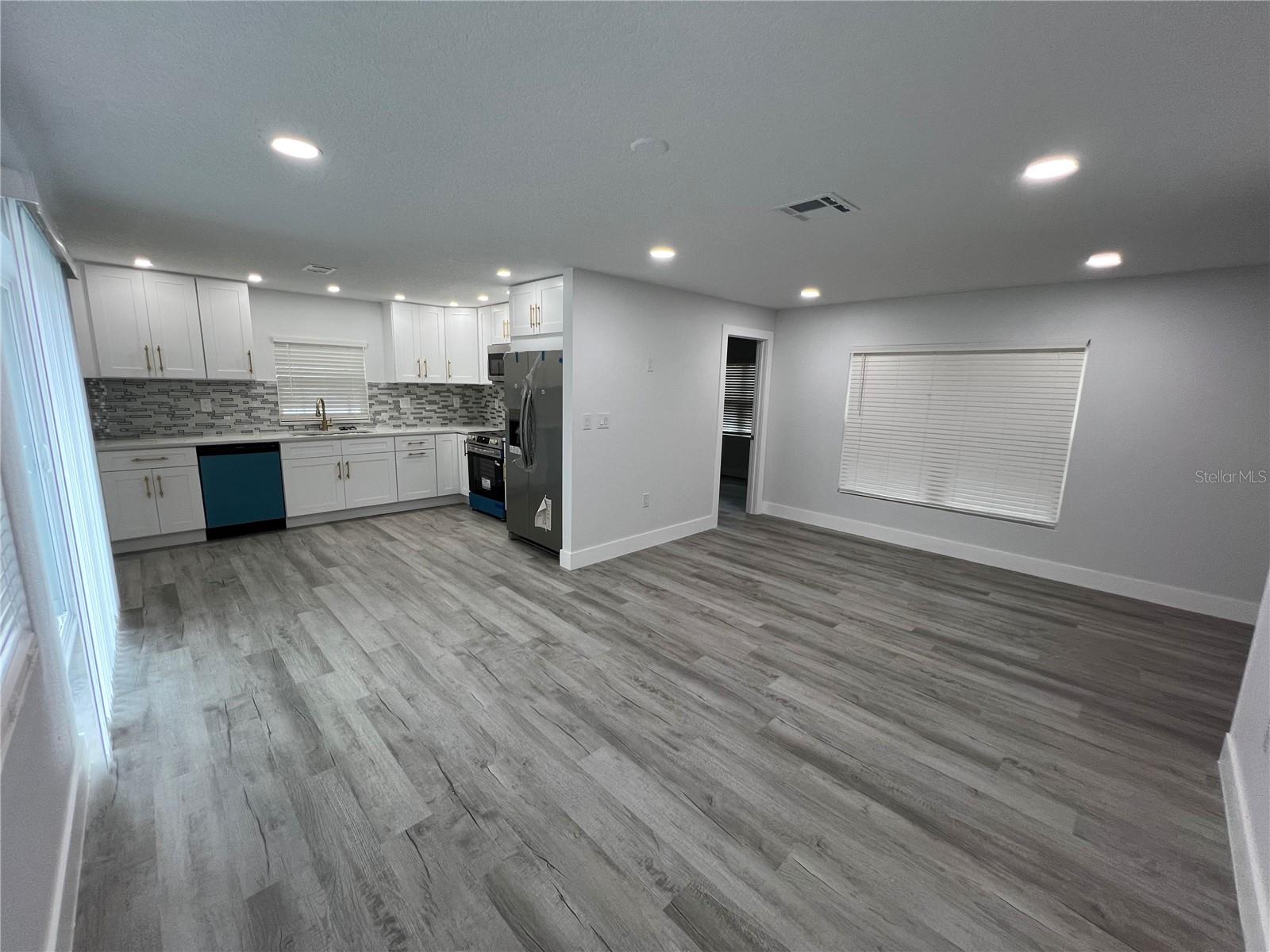 Listing photo id 19 for 4210 River Hills Drive