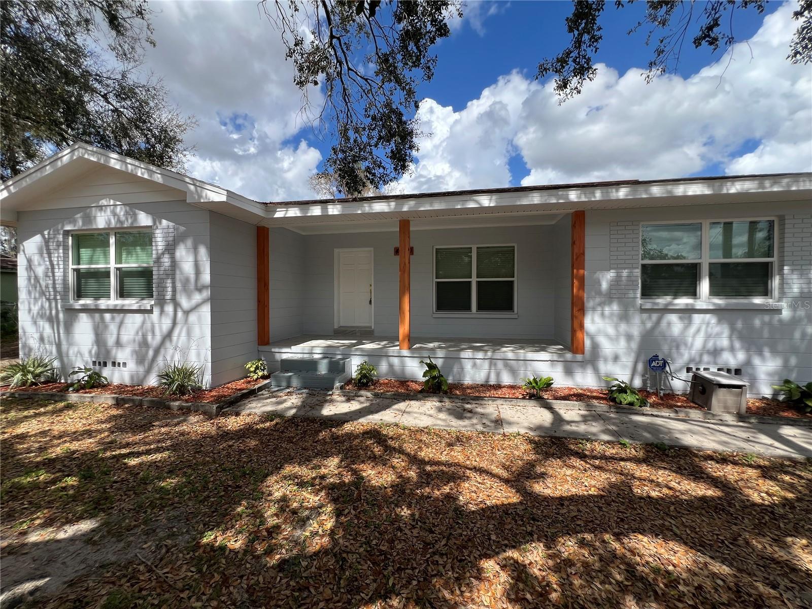 Listing photo id 1 for 4210 River Hills Drive
