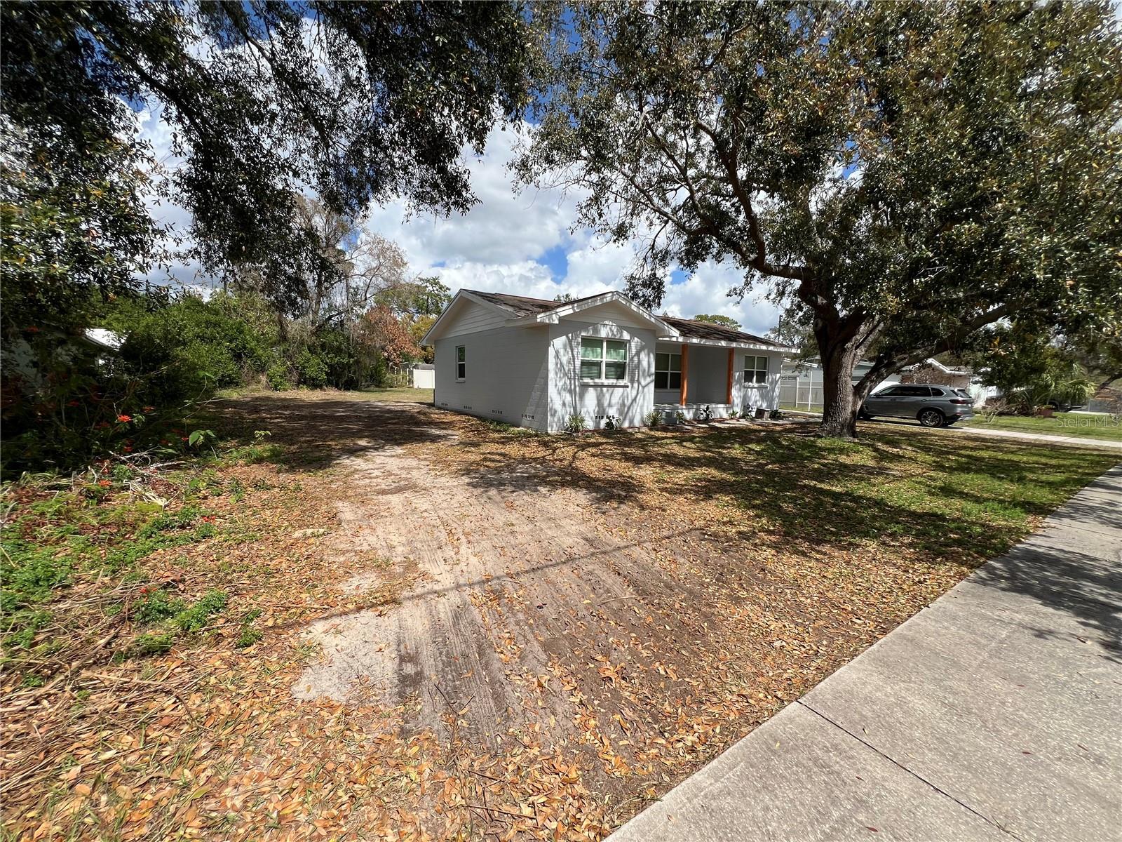 Listing photo id 2 for 4210 River Hills Drive