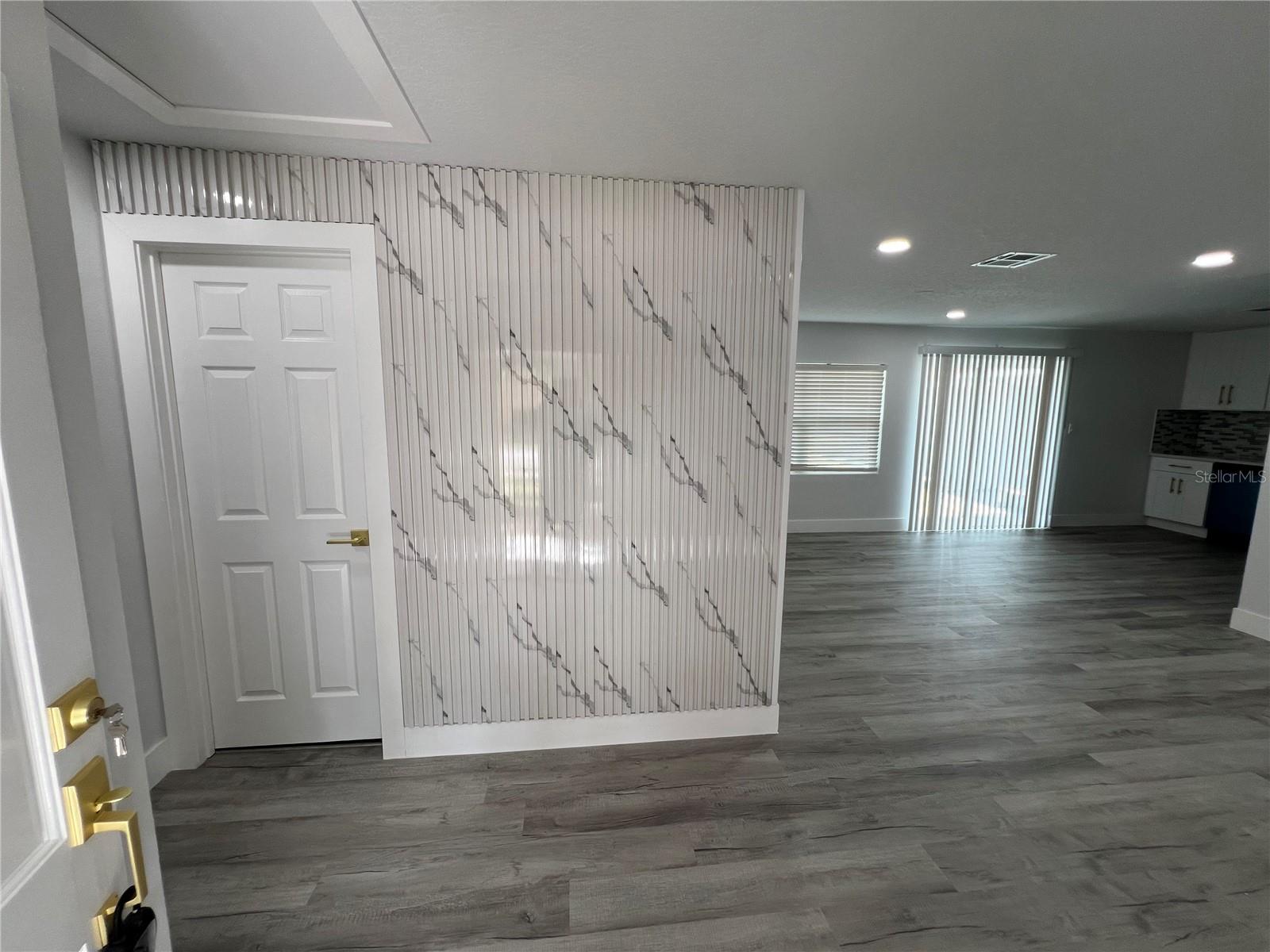 Listing photo id 5 for 4210 River Hills Drive