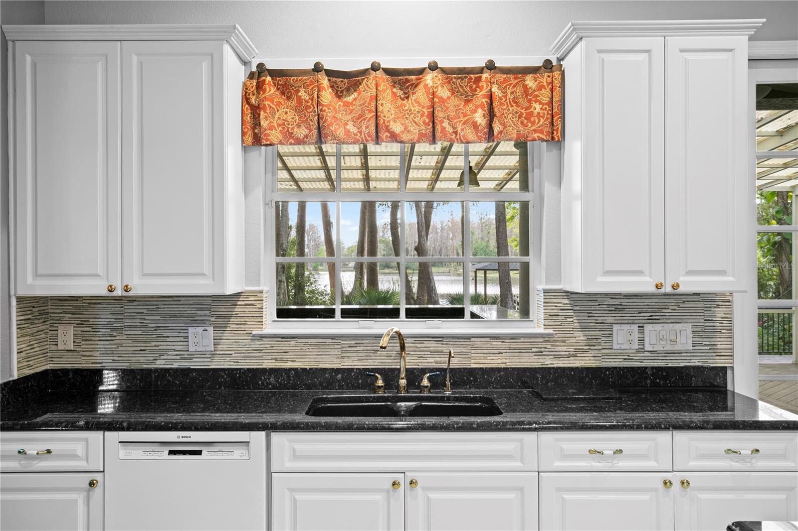 Listing photo id 5 for 3632 Little Road