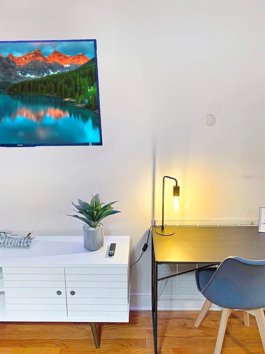 Listing photo id 8 for 7907 Hiawatha Street