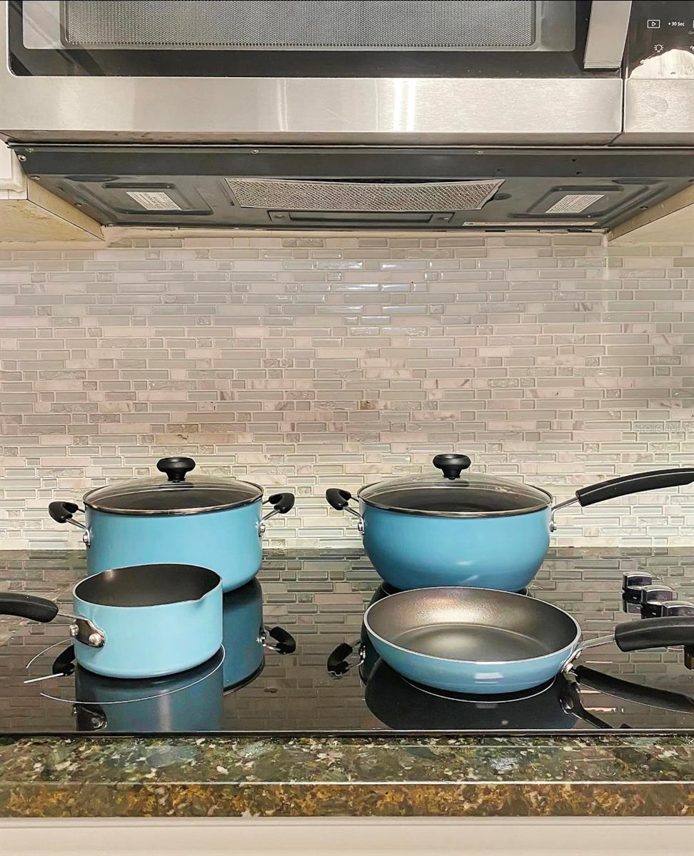 Listing photo id 9 for 7907 Hiawatha Street