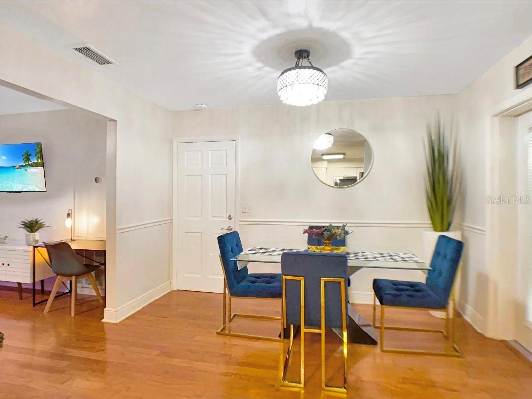 Listing photo id 11 for 7907 Hiawatha Street