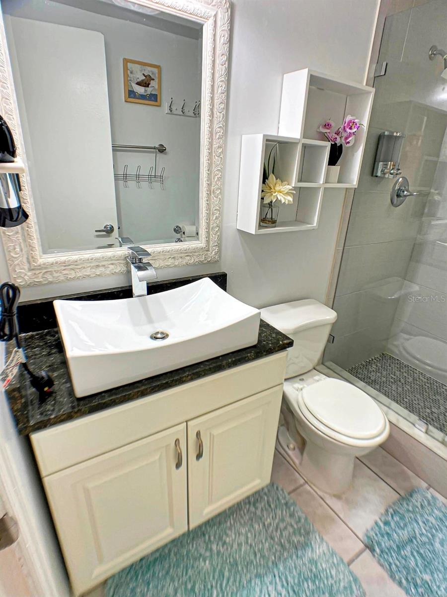 Listing photo id 15 for 7907 Hiawatha Street