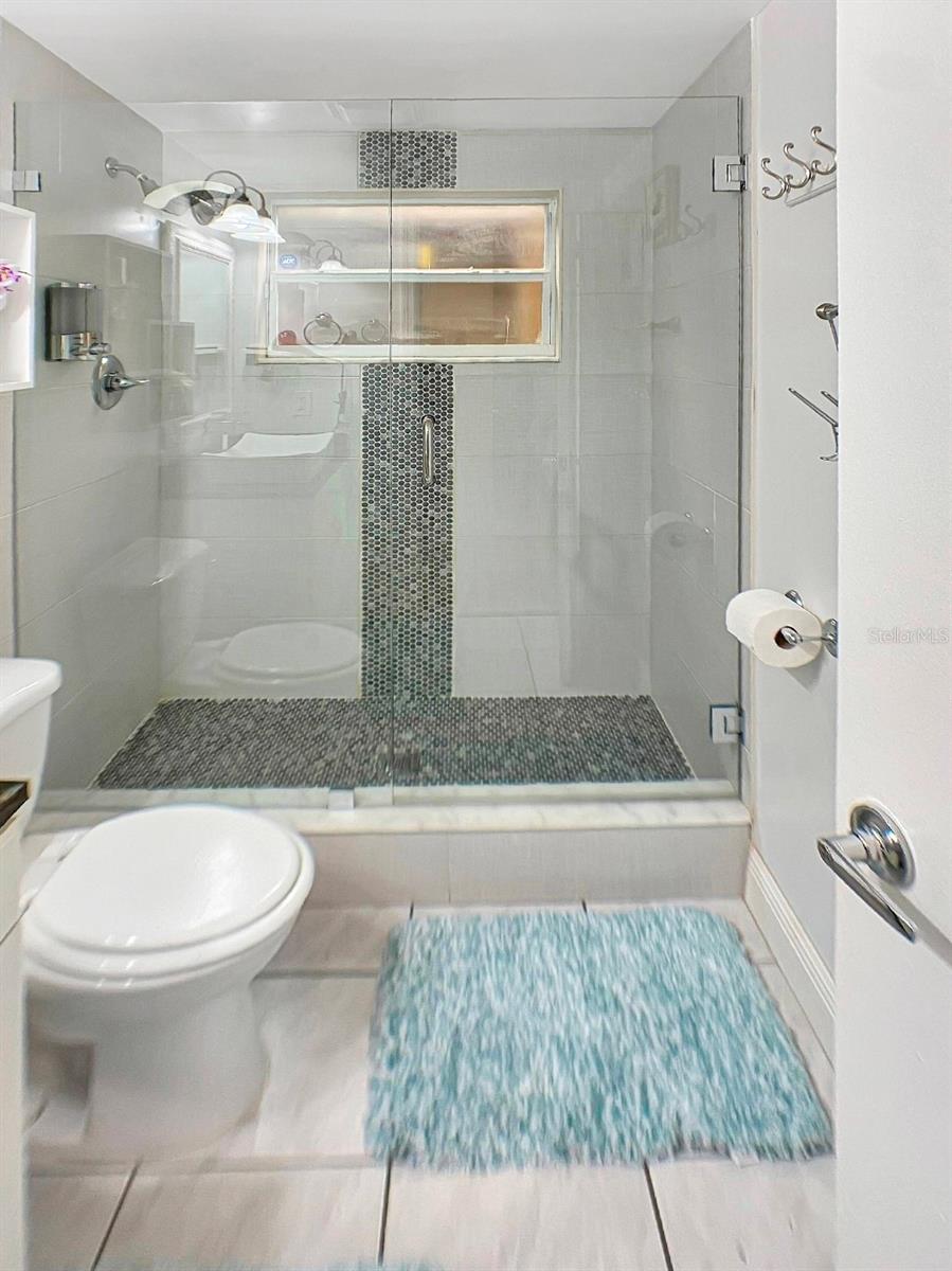 Listing photo id 17 for 7907 Hiawatha Street