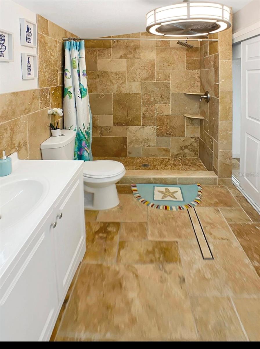 Listing photo id 19 for 7907 Hiawatha Street