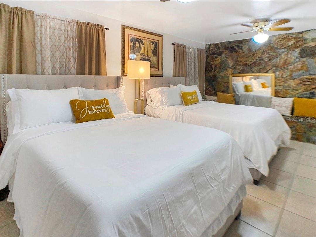 Listing photo id 21 for 7907 Hiawatha Street