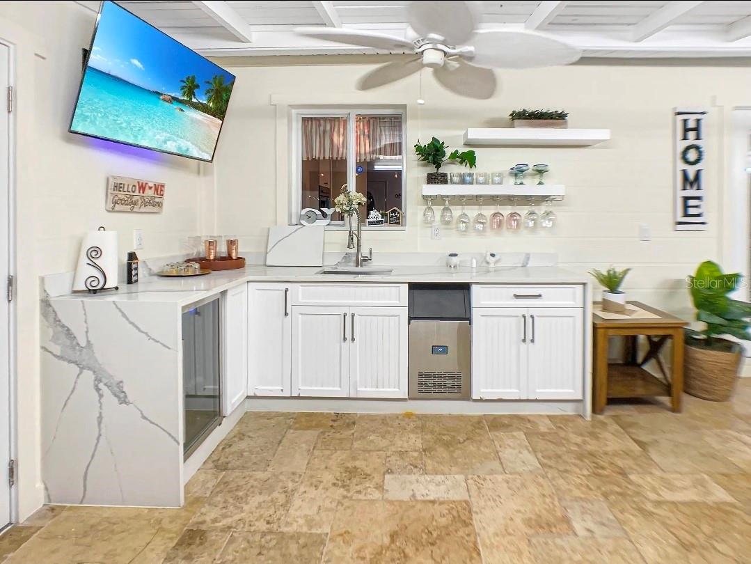 Listing photo id 23 for 7907 Hiawatha Street