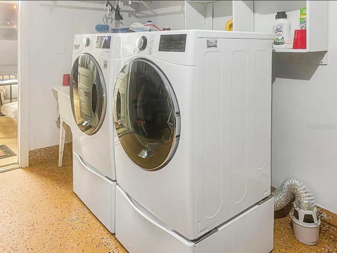 Listing photo id 26 for 7907 Hiawatha Street