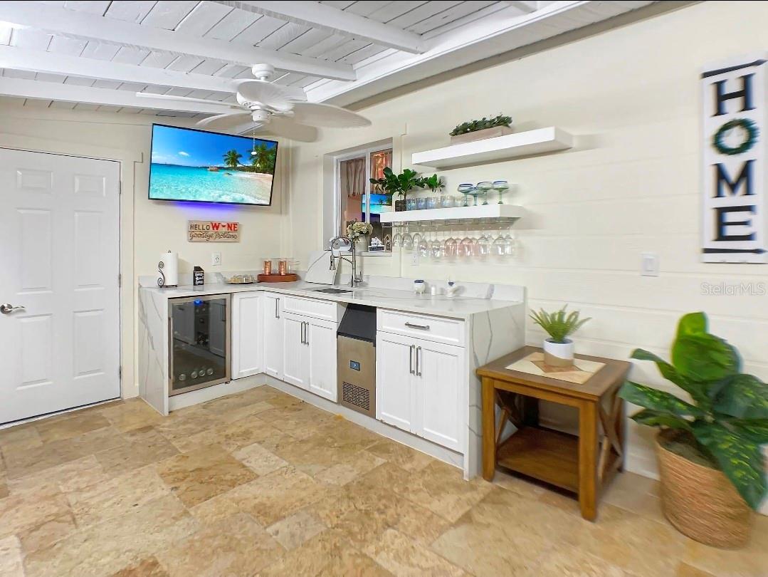 Listing photo id 27 for 7907 Hiawatha Street