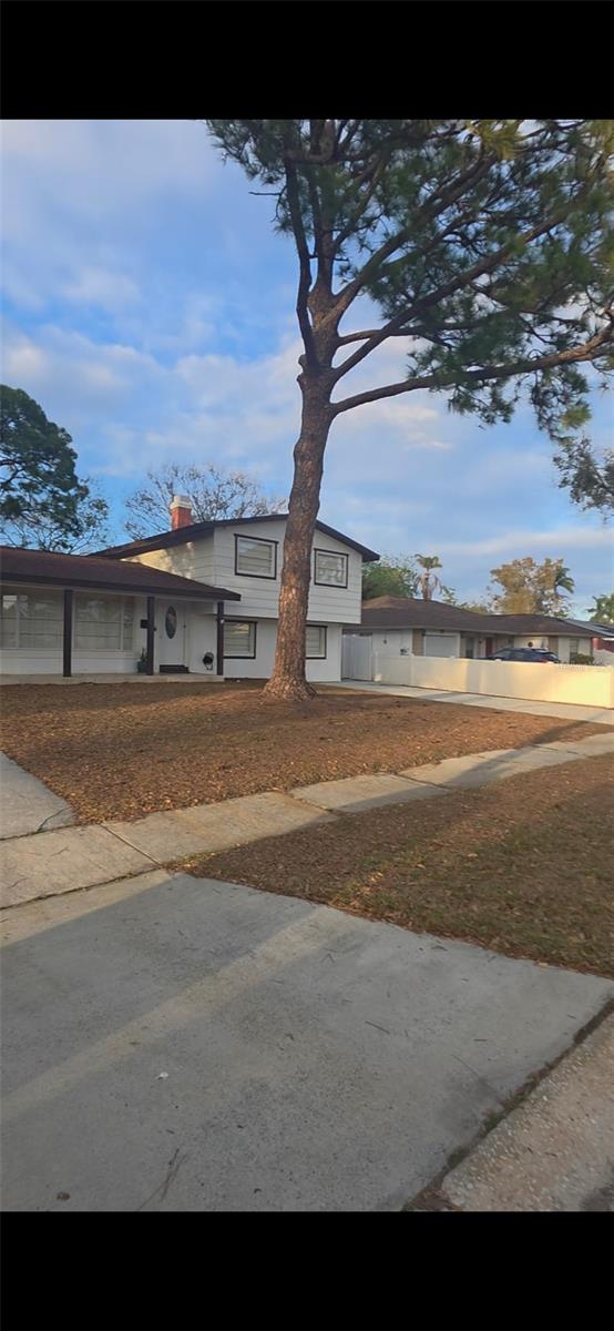 Listing photo id 2 for 7907 Hiawatha Street