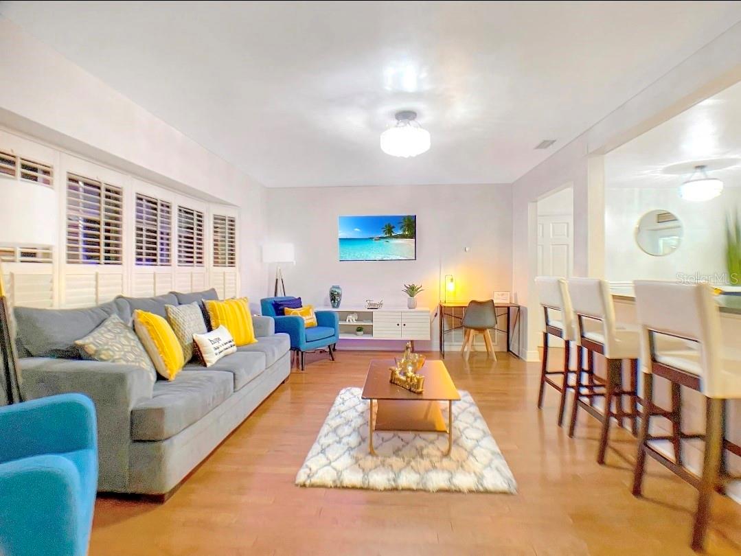 Listing photo id 5 for 7907 Hiawatha Street