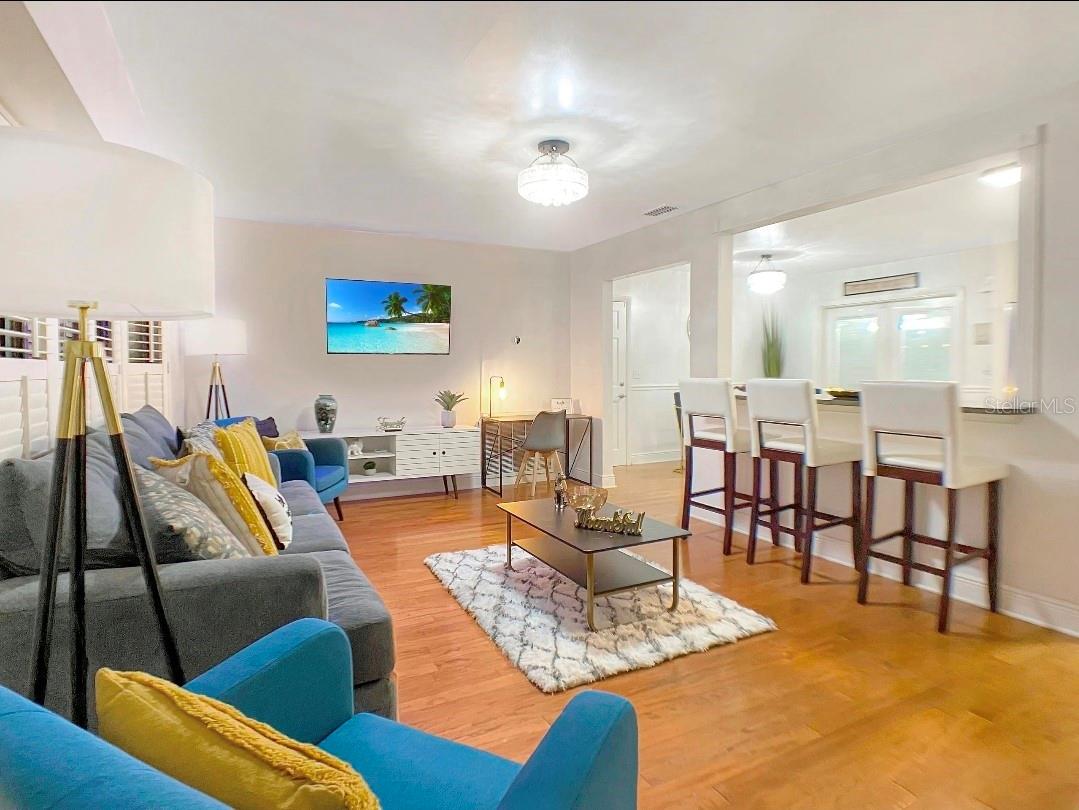 Listing photo id 6 for 7907 Hiawatha Street