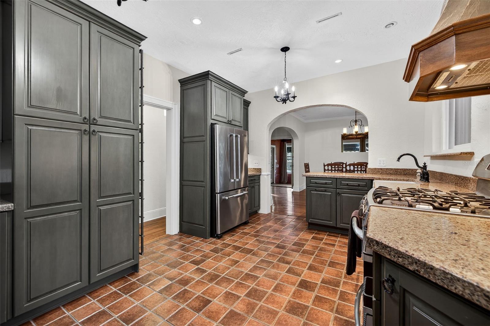 Image 11 of 32 For 745 16th Avenue Ne