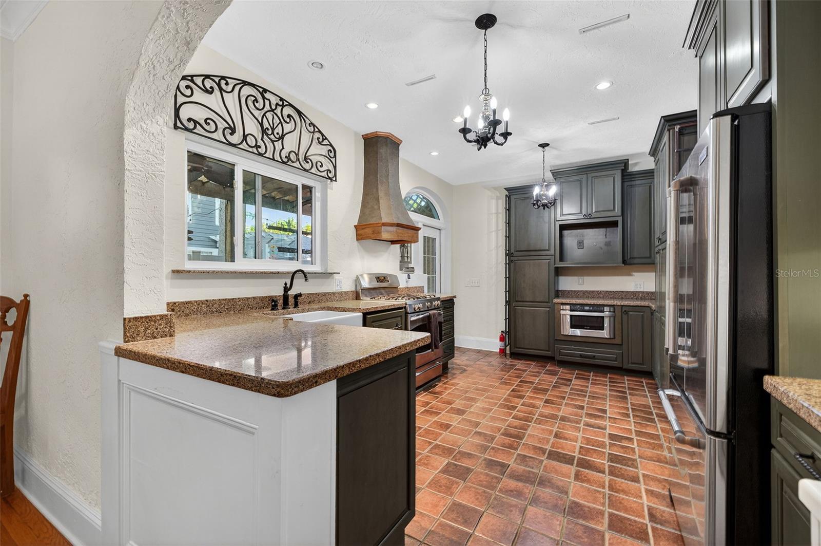 Image 12 of 32 For 745 16th Avenue Ne