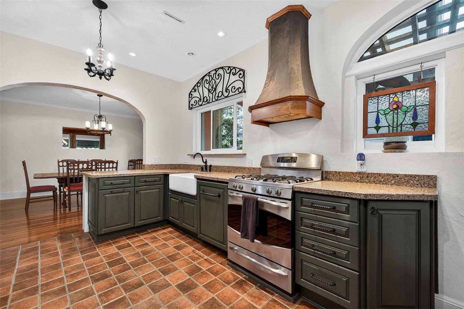 Image 13 of 32 For 745 16th Avenue Ne