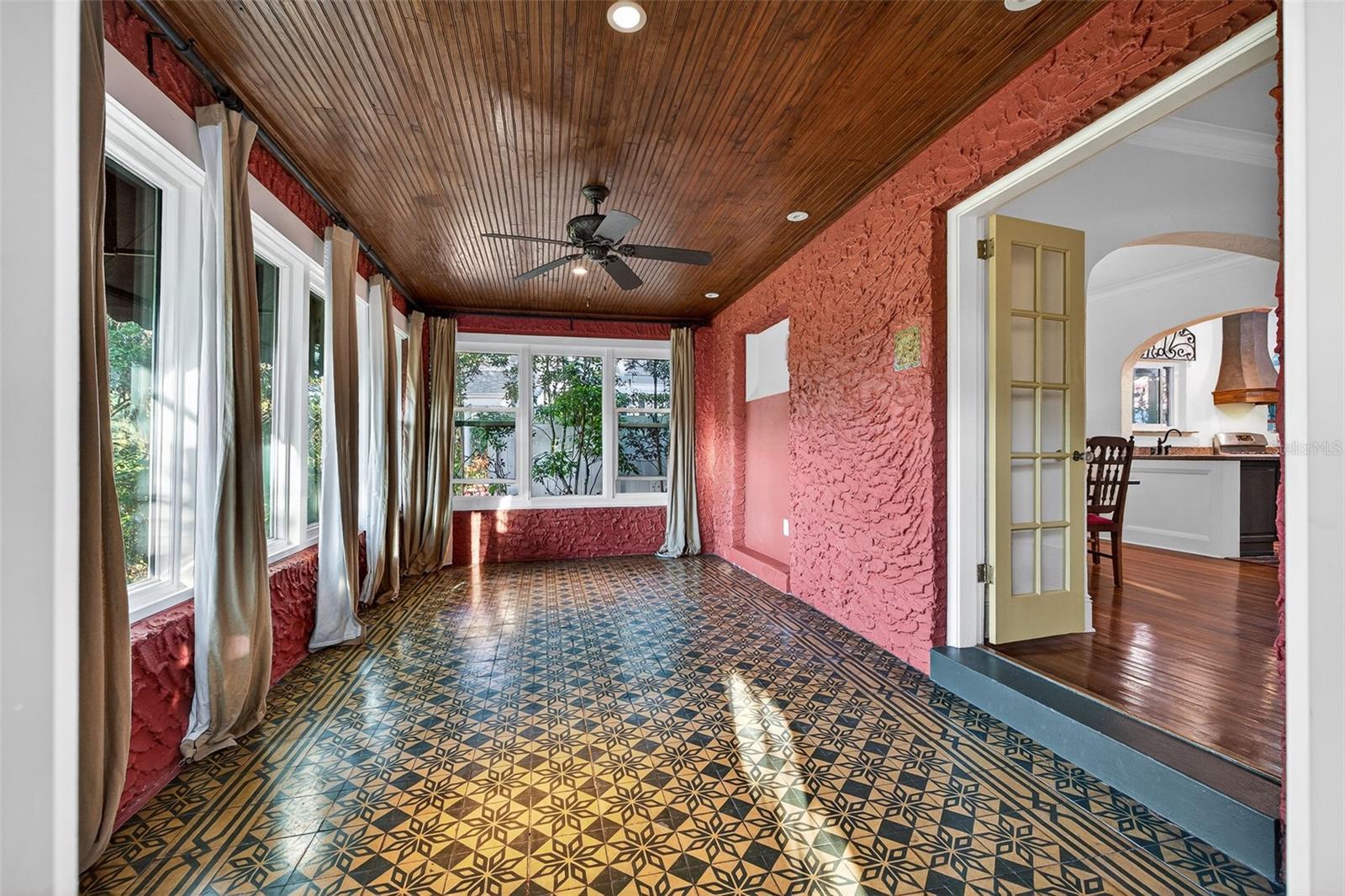 Image 4 of 32 For 745 16th Avenue Ne