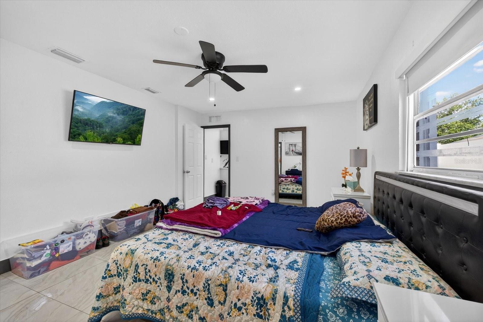 Image 12 of 39 For 5407 Rosemont Avenue