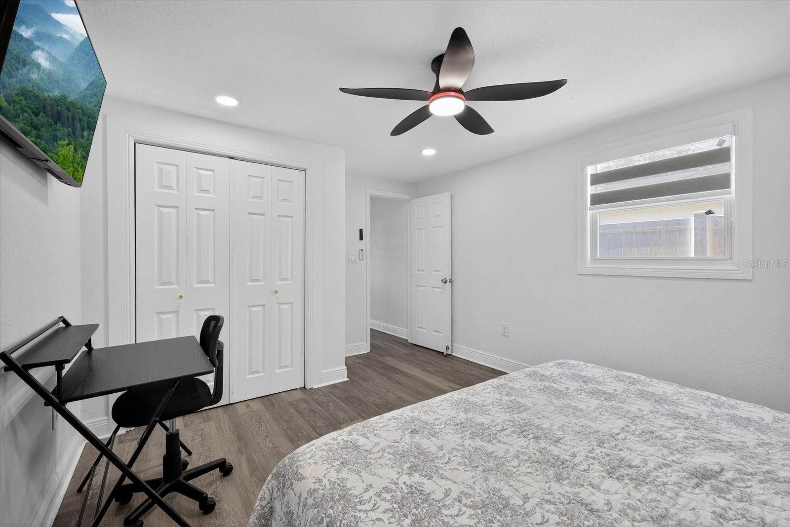 Image 17 of 39 For 5407 Rosemont Avenue