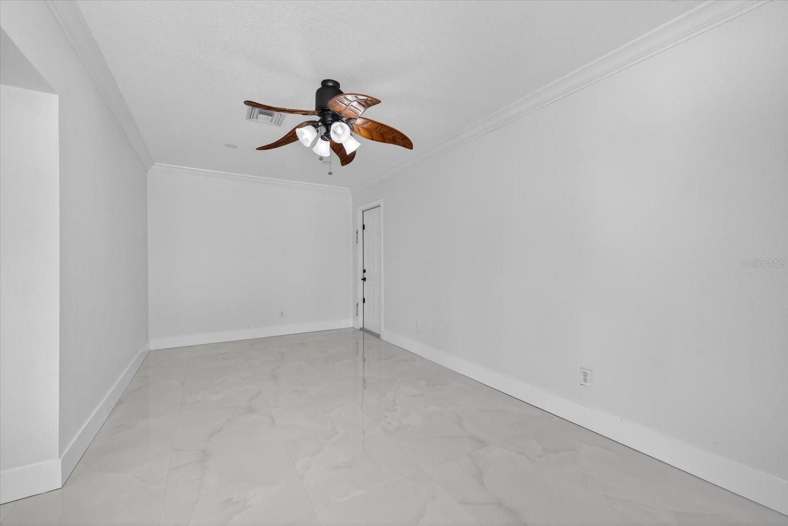 Image 21 of 39 For 5407 Rosemont Avenue