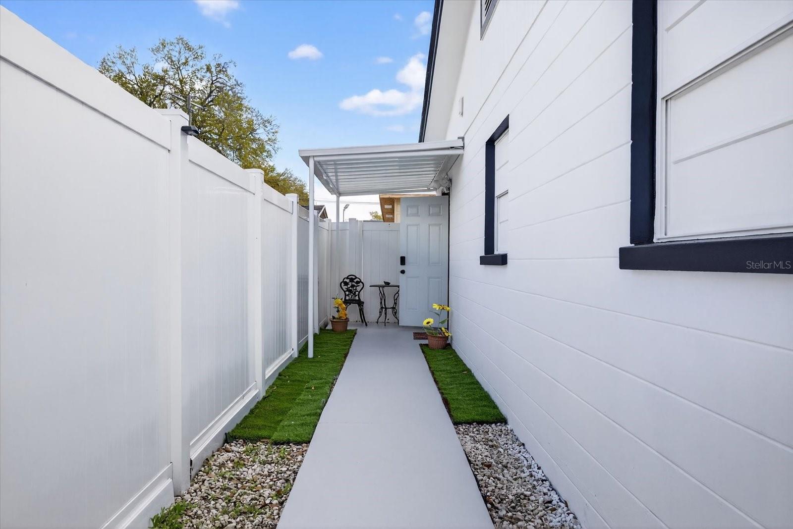 Image 4 of 39 For 5407 Rosemont Avenue