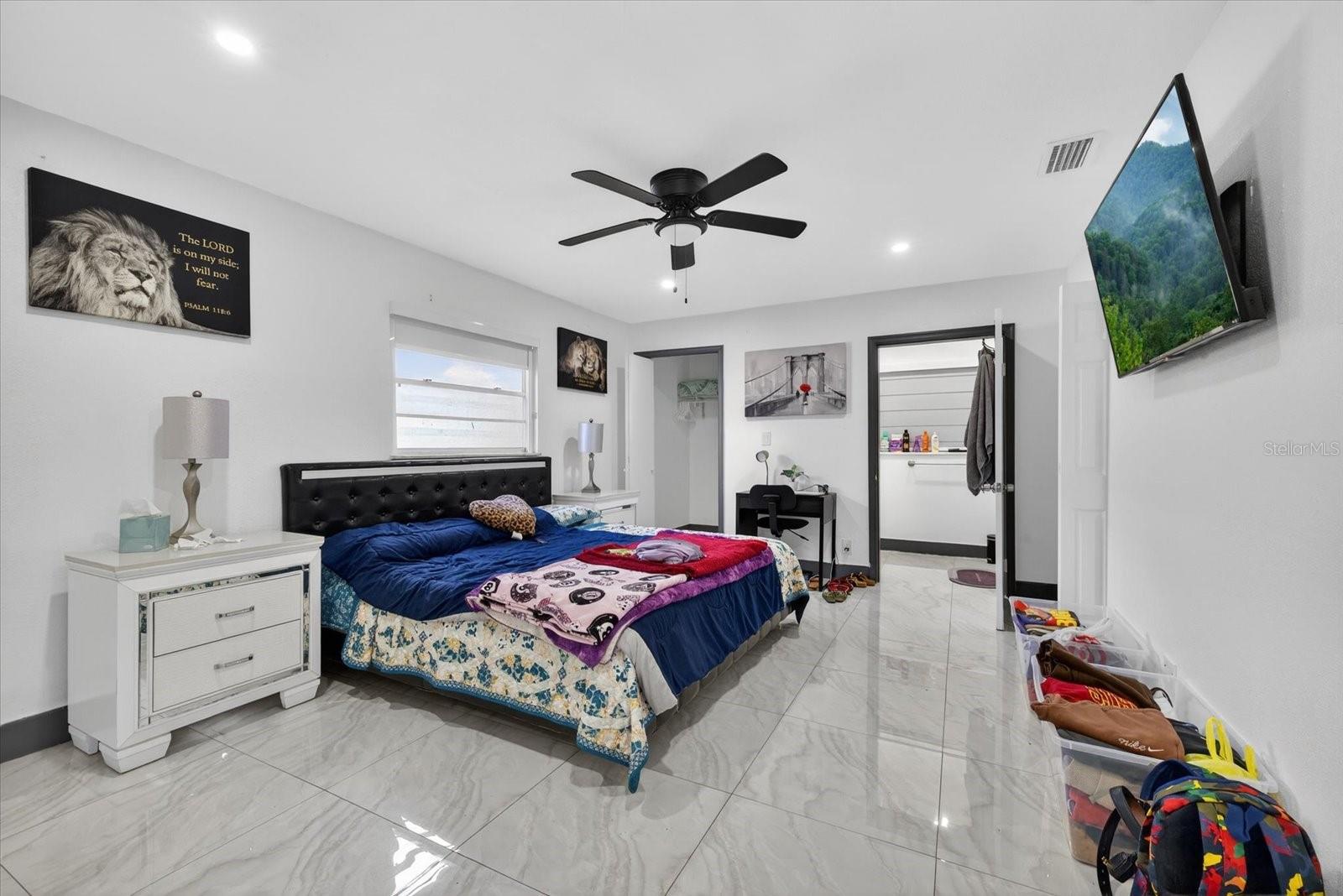 Image 8 of 39 For 5407 Rosemont Avenue