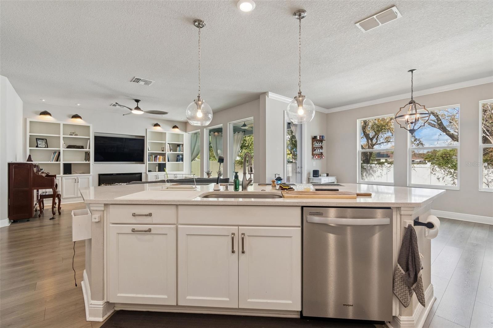 Image 16 of 78 For 2407 Carmen Street