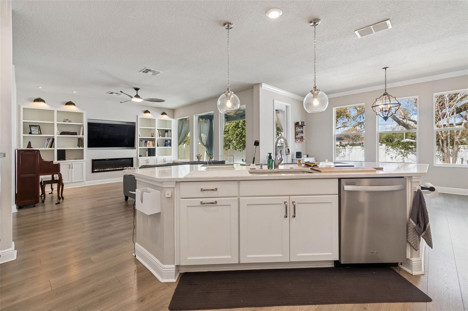 Image 17 of 78 For 2407 Carmen Street