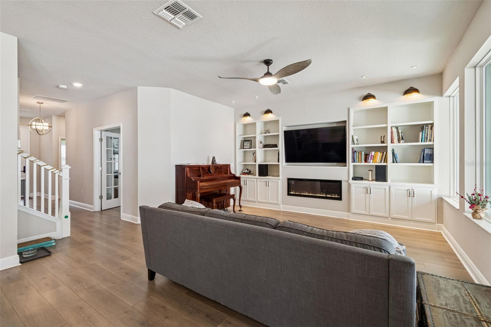 Image 22 of 78 For 2407 Carmen Street