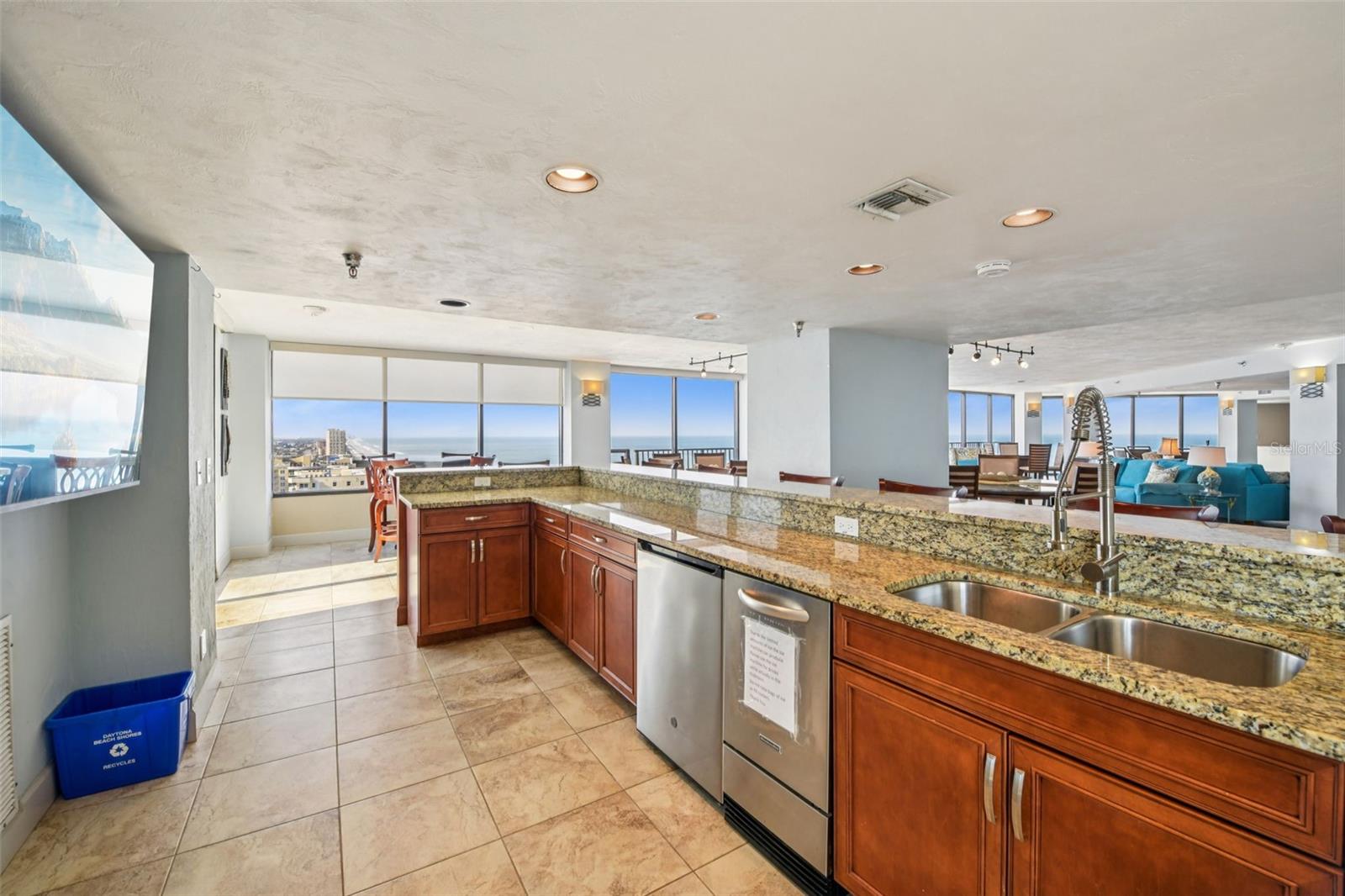 Image 69 of 81 For 3757 Atlantic Avenue 1201