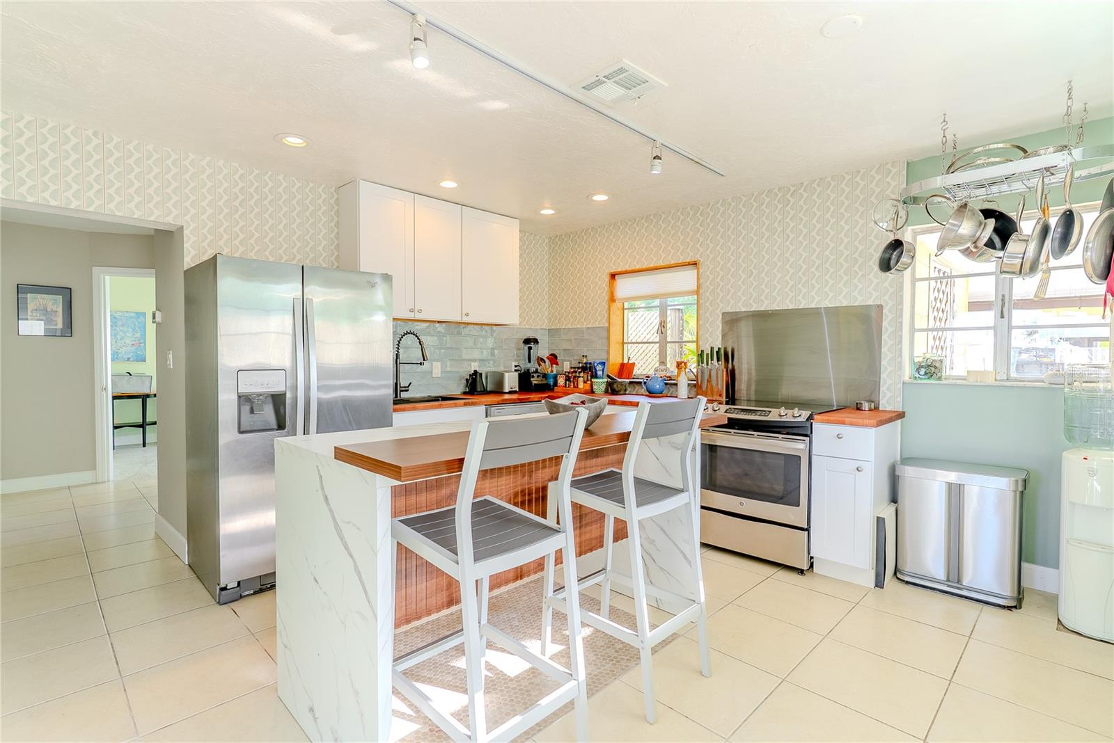 Listing photo id 9 for 412 20th Avenue