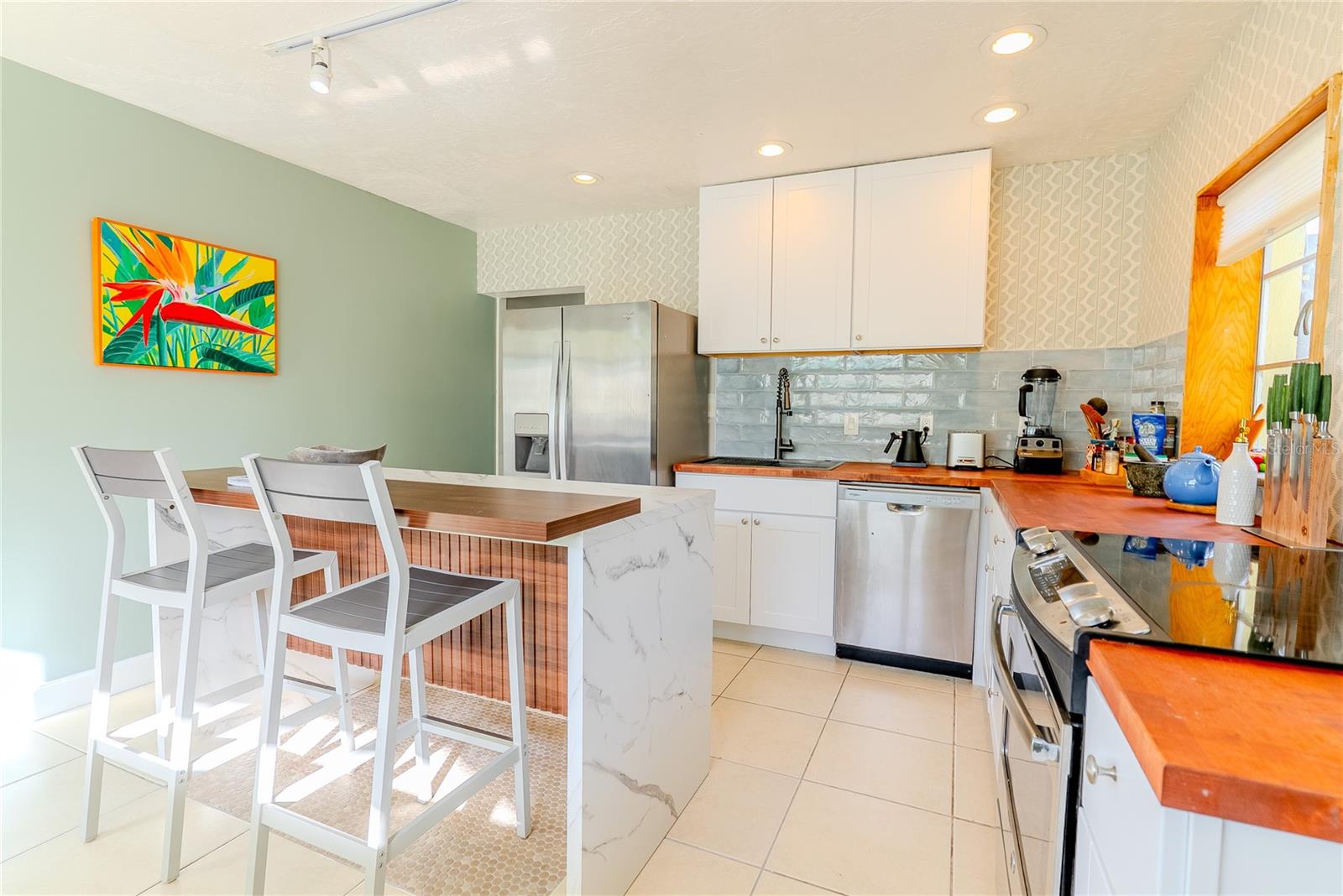 Listing photo id 10 for 412 20th Avenue