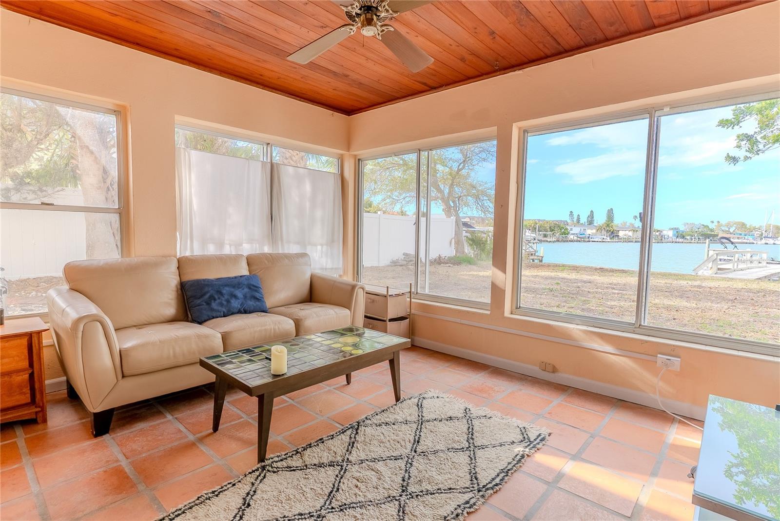 Listing photo id 17 for 412 20th Avenue