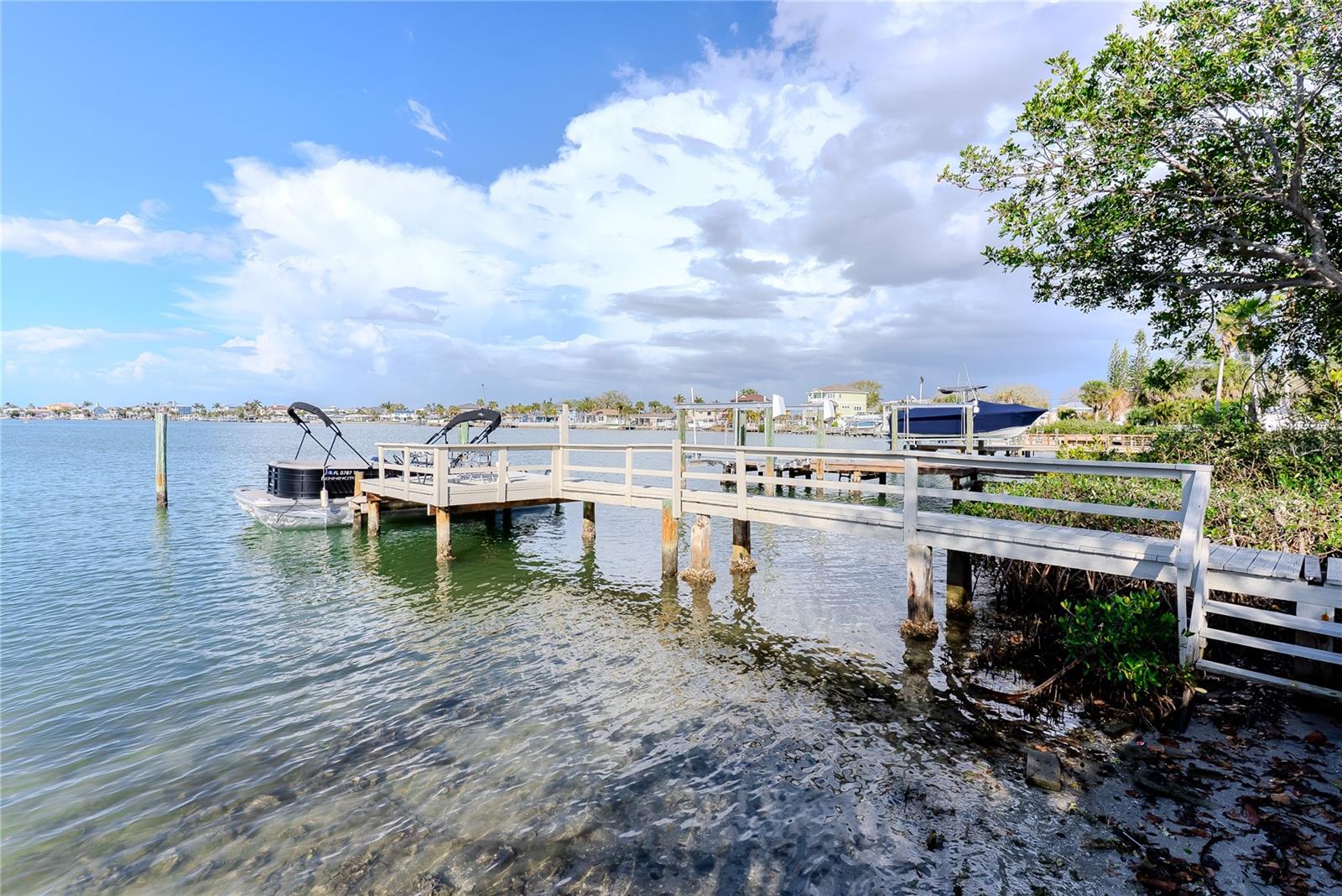 Listing photo id 0 for 412 20th Avenue