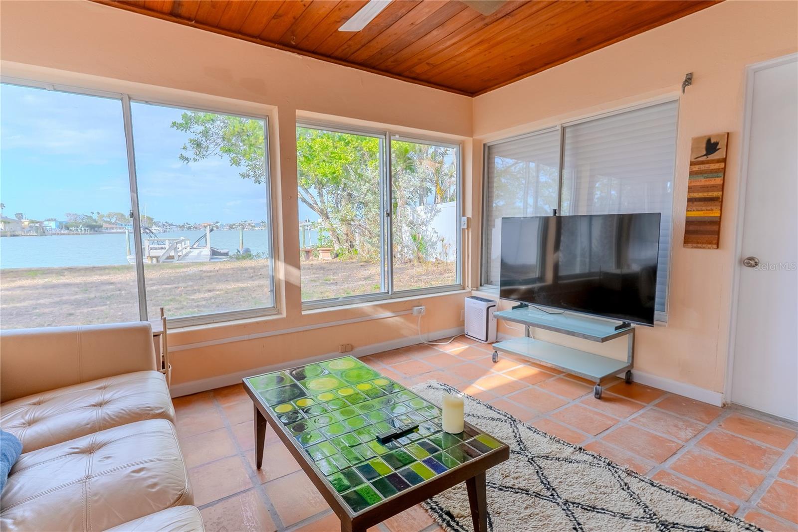 Listing photo id 18 for 412 20th Avenue