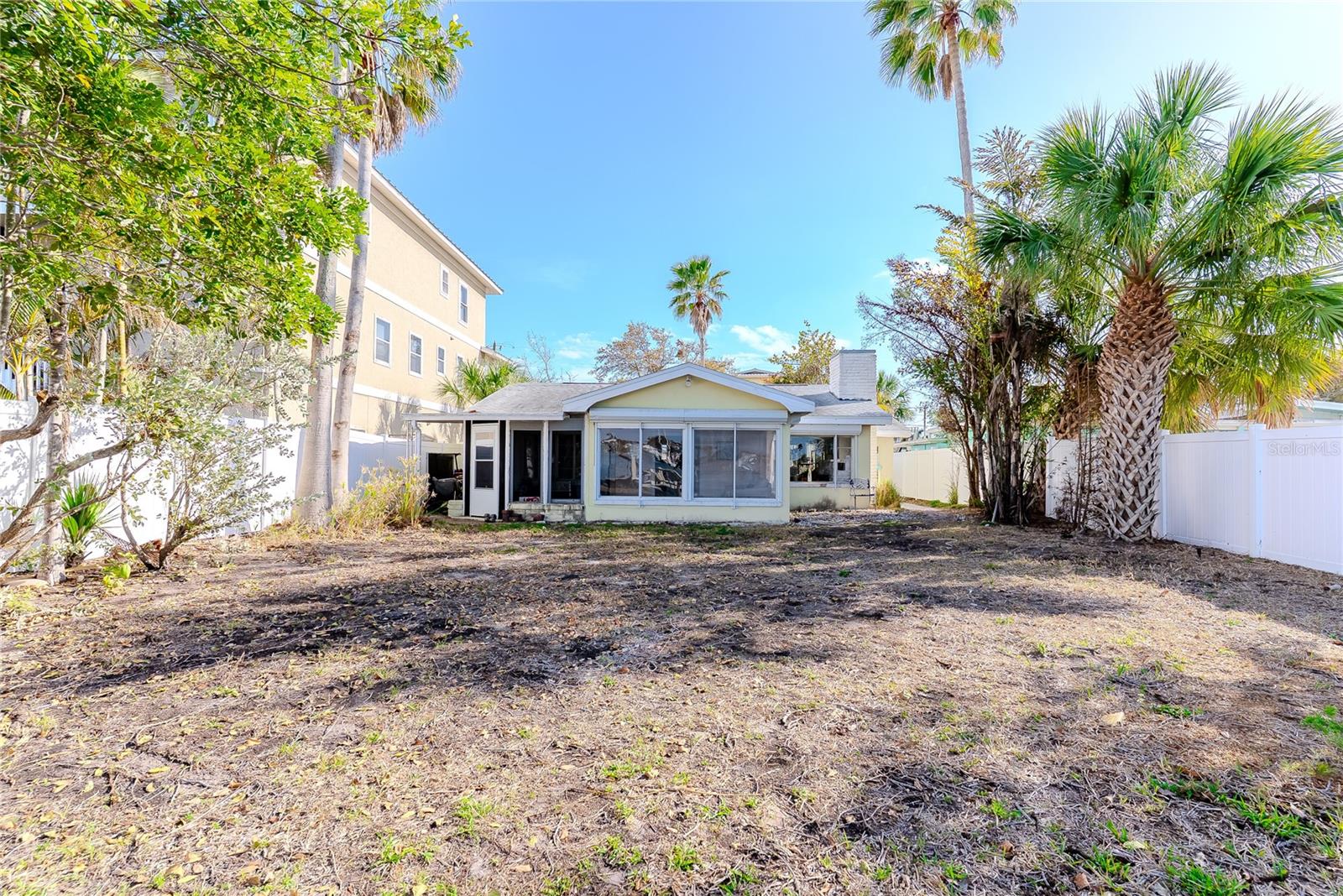 Listing photo id 33 for 412 20th Avenue