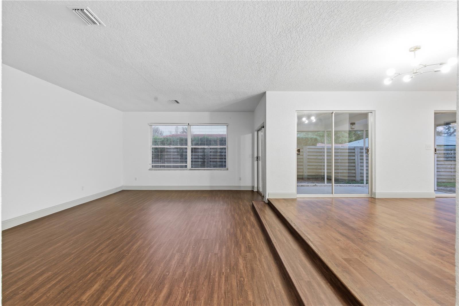 Image 17 of 36 For 1001 Willowbranch Avenue